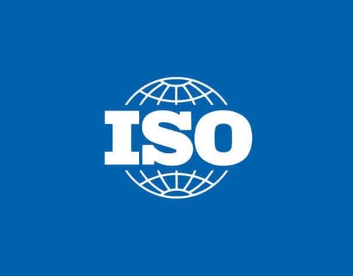 Witte letters van ISO op een blauwe achtergrond